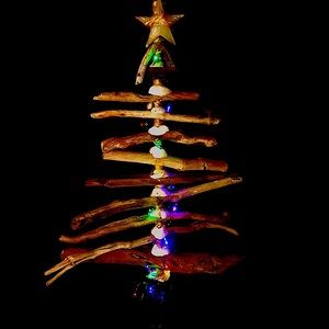 DRIFTWOOD SEASHELL CHRISTMAS TREE